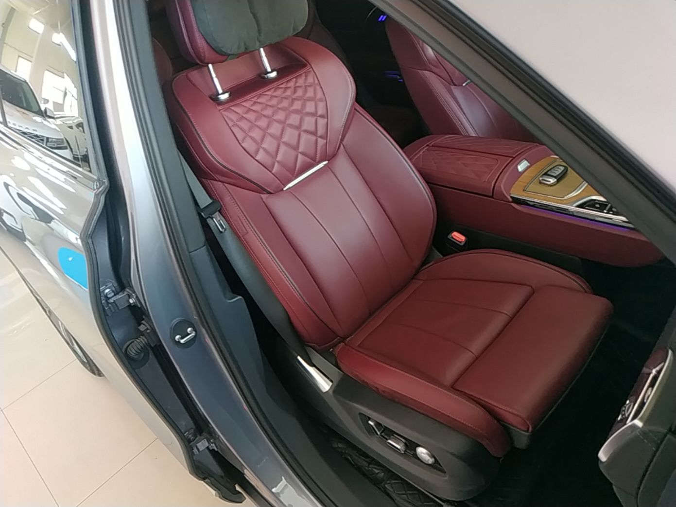 Hongqi E-HS9 2022 660 km Range Flagway Edition Six Seats — снимка 19