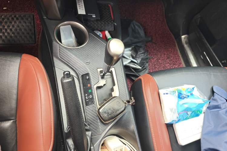 Used Toyota RAV4 2013 2.5L Automatic 4x4 Elite Edition Gear Lever