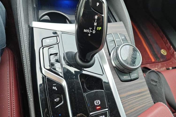 Used BMW 5 Series 2022 Second Facelift 530Li Luxury Edition Premium Package
