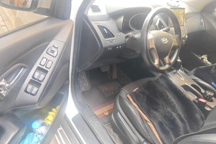 Used Hyundai ix35 2013 2.0L Automatic Two-Wheel Drive Smart GLS China IV Standard