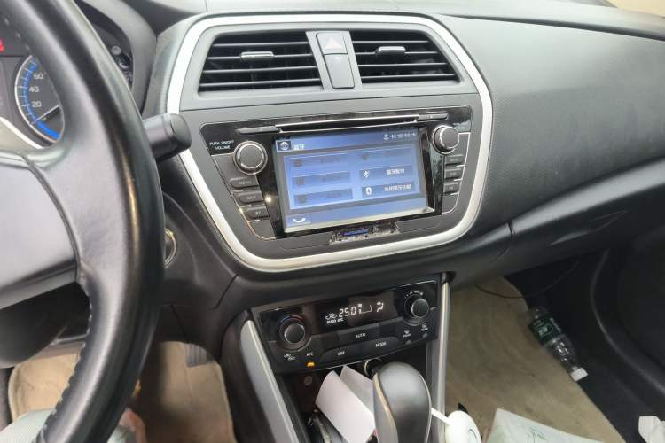 Used Suzuki S-Cross 2014 1.6L CVT Two-Wheel Drive Elite Version