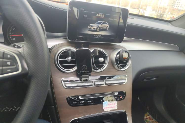 Used Mercedes-Benz GLC 2017 GLC 300 4MATIC Sport Edition Audio And AC Panel