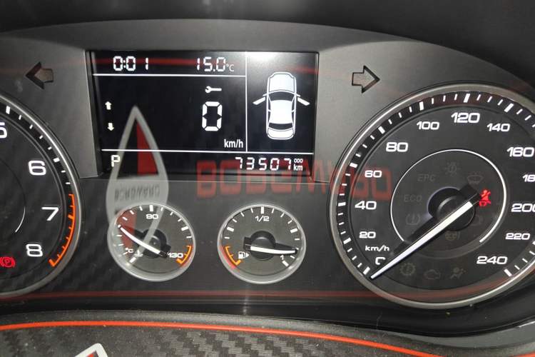 Used BORGWARD BX5 2017 20TGDI Automatic Two-Wheel Drive Pioneer Edition Odometer Close Up