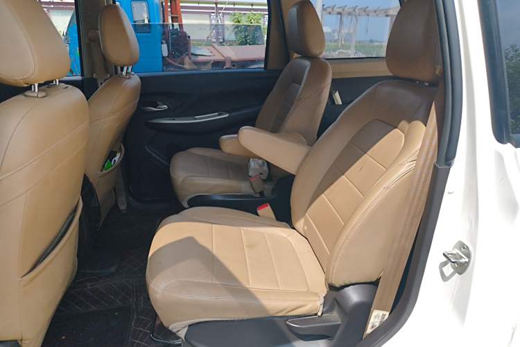 Used Wuling Hongguang 2019 1.5L S Comfort Edition China VI LAR Left Rear Seat