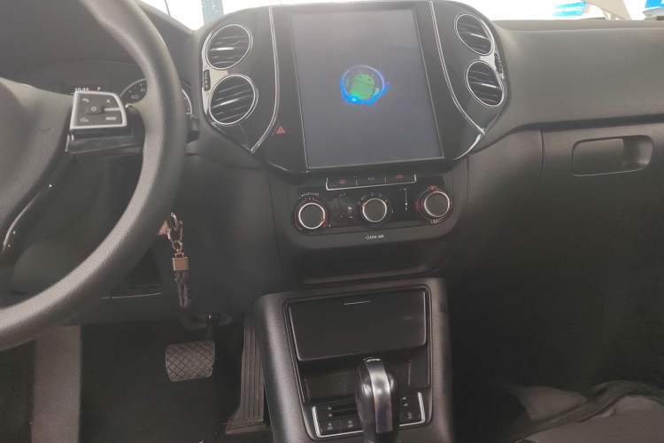 Used Volkswagen Tiguan L 2016 280TSI Automatic Two-Wheel-Drive Silk Road Style Edition
