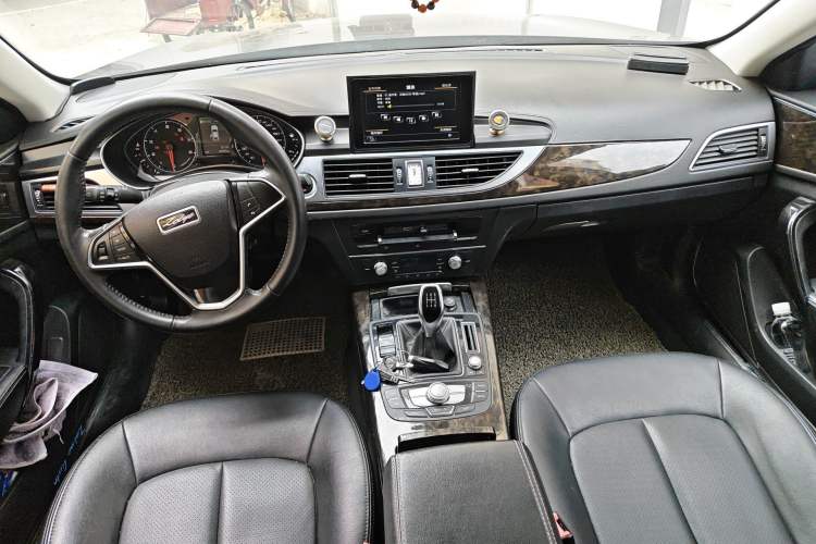 Used Zotye Z700 2016 1.8T Manual Luxury Model Center Console