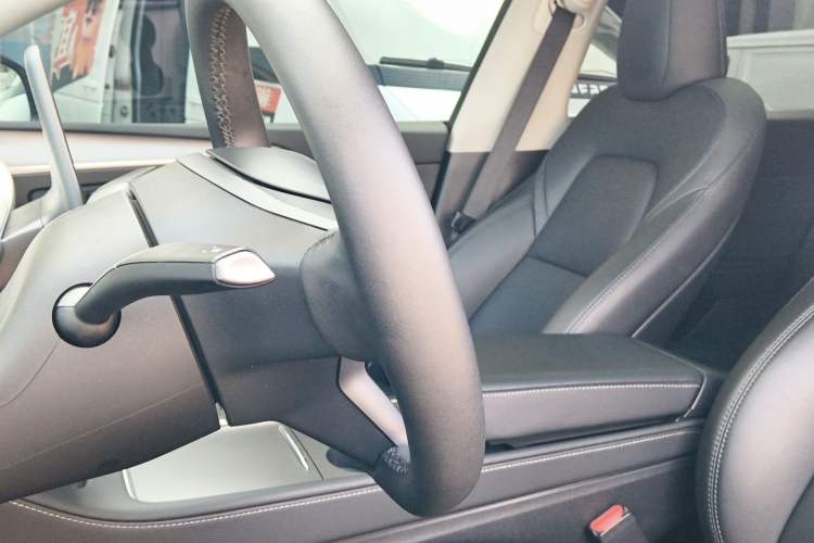 Used Tesla Model Y 2023 Rear-Wheel-Drive Version Left Front Seat