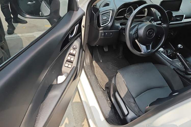 Used Mazda 3 Axela 2014 Sedan 1.5L Manual Comfort Model