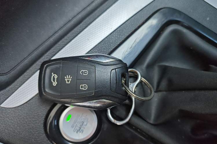 Used Soueast DX5 2021 1.5L Manual Deluxe Upgrade Version
