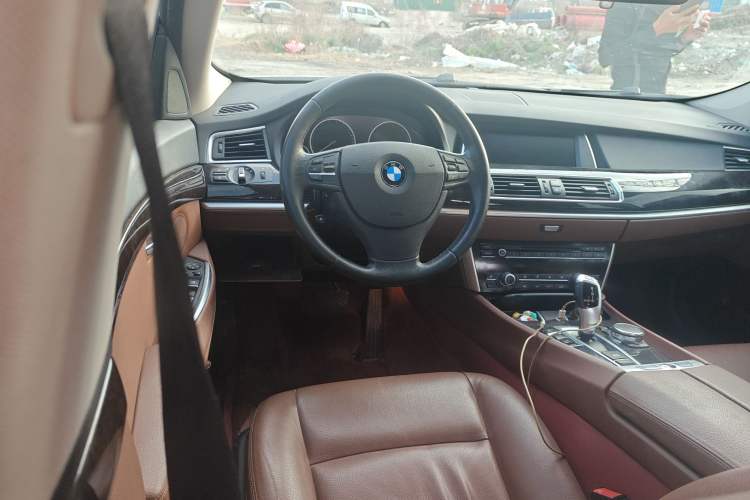 Used BMW 5 Series GT 2015 528i Leading Model
