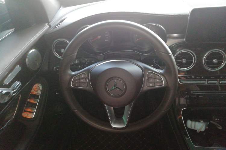 Used Mercedes-Benz GLC 2019 Facelift GLC 260 L 4MATIC Luxury Model
