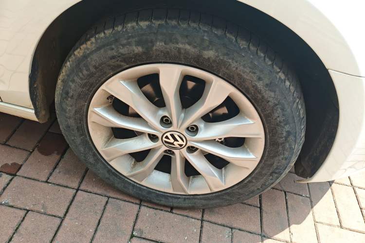 Used Volkswagen Golf 2012 1.6L Automatic Comfort Model Right Front Wheel Hub