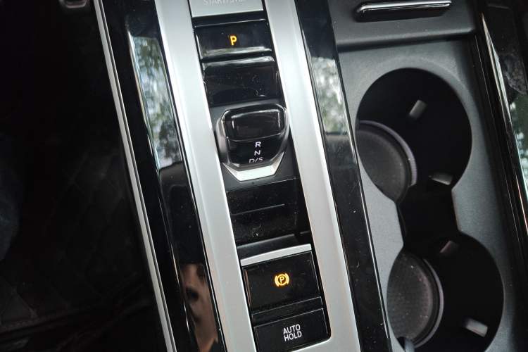 Used Volkswagen Tavendor 2023 380TSI All-Wheel Drive R-Line Journey Edition
