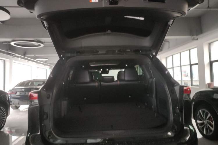 Used Toyota Crown Kluger 2026 Model 2.5L HEV All-Wheel-Drive Prestige Edition Trunk