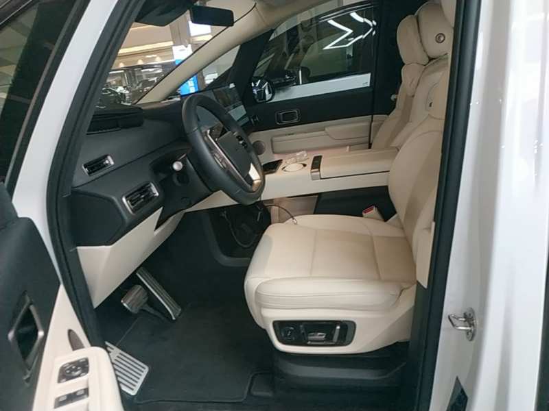 Used Li Auto MEGA 2025 Home Family Special Edition — 14