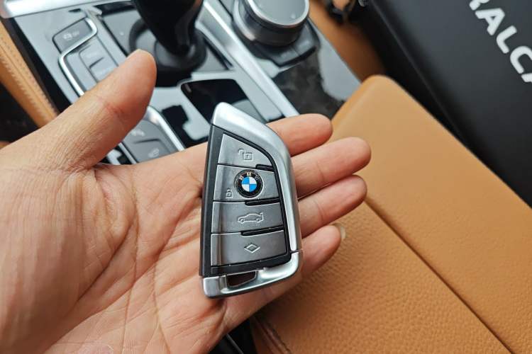 Used BMW 5 Series 2020 530Li Luxury Edition M Sport Package Vehicle Key