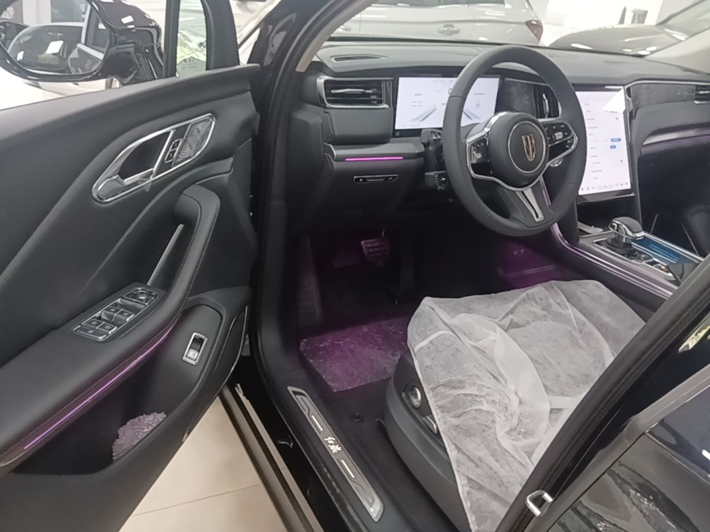 Hongqi HS7 PHEV 2025 Model 2.0T PHEV Four-Wheel Drive 2 Million Units Commemorative Edition 6-Seater — снимка 18