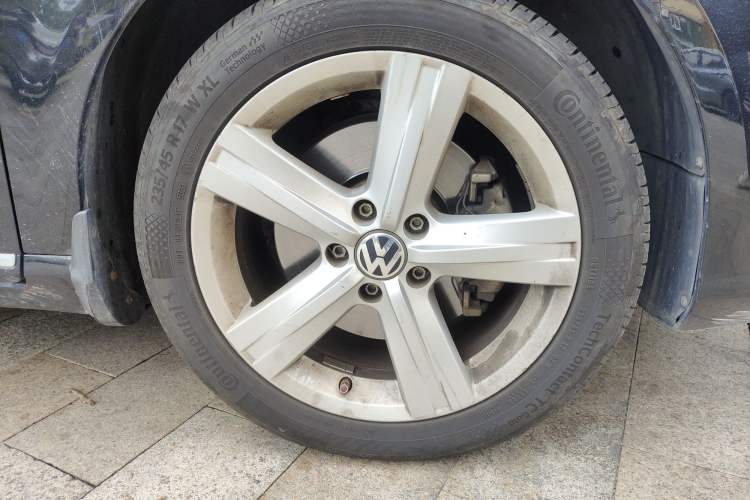 Used Volkswagen Magotan 2015 1.8TSI Prestige Model Right Front Wheel Hub