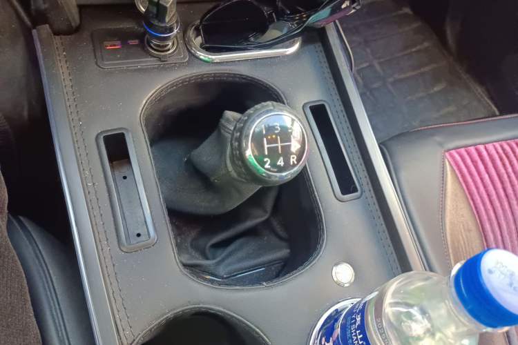 Used Great Wall Wingle 6 2017 2.4L Gasoline Two-Wheel Drive Elite Version 4G69 Gear Lever