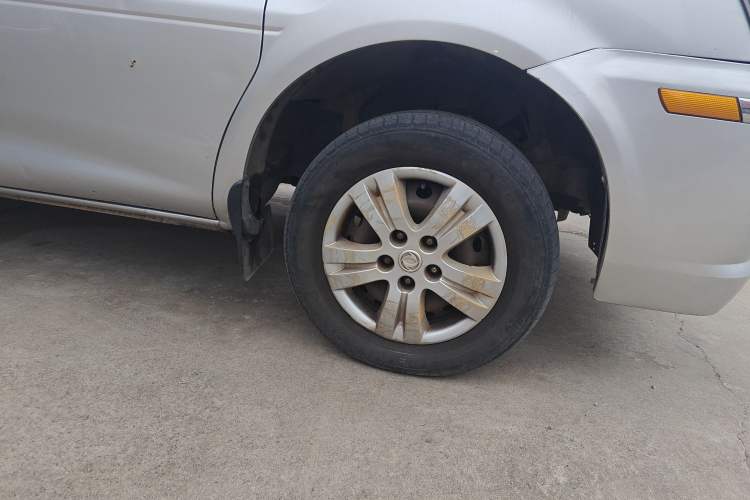 Used FORTHING Lingzhi 2013 M3 1.6L 7-seat Standard Model
