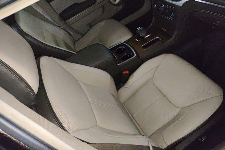 Used Chrysler 300C 2013 3.6L Prestige Edition