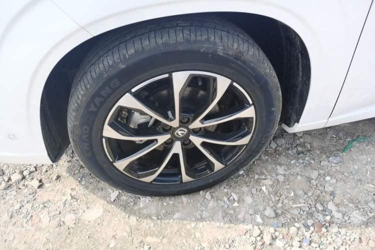 Used CHANGAN UNI-Z New Energy 2024 Blue Whale Smart Electric iDD 125km Excellence Model Left Front Wheel Hub