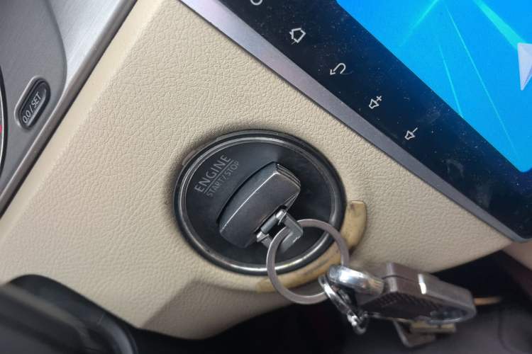 Used Volkswagen Magotan 2012 Revised Version 1.8TSI Leading Edition Vehicle Key