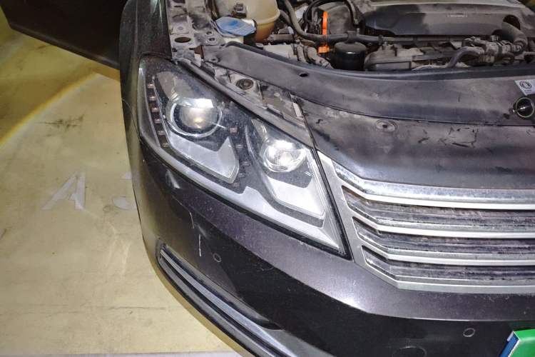 Used Volkswagen Magotan 2013 1.8TSI Luxury Model Right Front Headlight