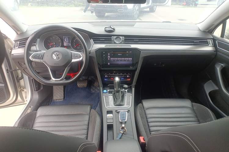 Used Volkswagen Magotan 2020 330TSI DSG Leading Model Center Console