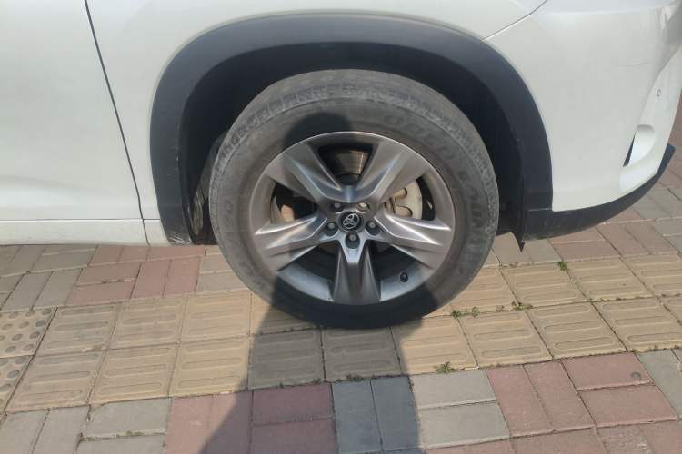 Used Toyota Highlander 2018 2.0T Four-Wheel Drive Luxury Version 7 Seats China VI Standard