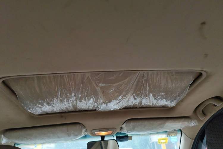 Used Baojun 730 2014 1.5L Manual Luxury Navigation ESP Version 7 Seats Headliner