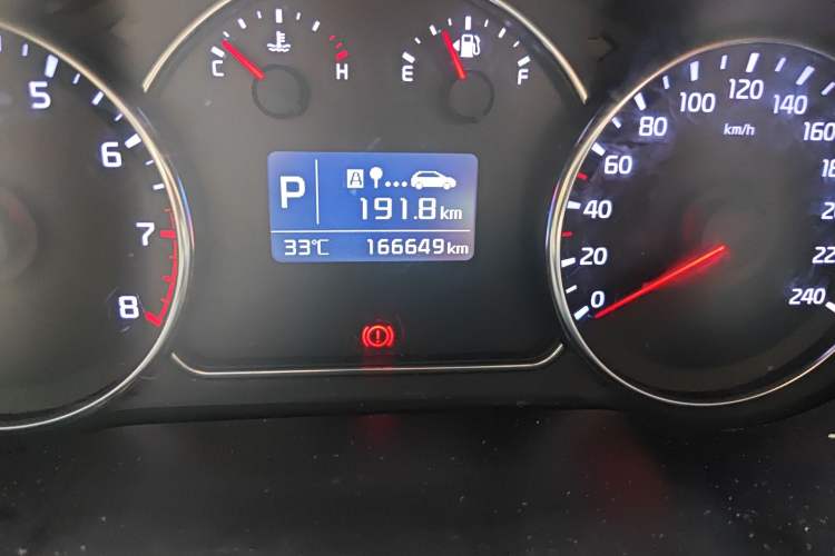 Used Kia Carens 2013 2.0L 5-Seater Automatic Standard Version China V Standard Odometer Close Up