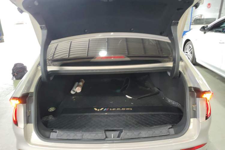 Used Wuling Xingguang 2024 Co-Creation Edition 510 Advanced Model Trunk