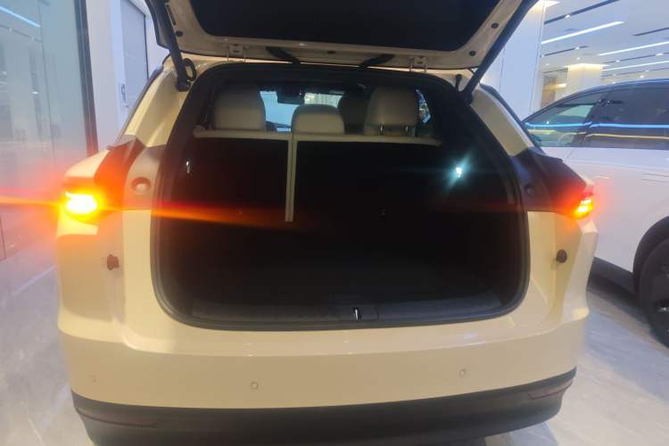 Used Li Auto i6 2025 Model Two-Wheel-Drive Standard Type Trunk