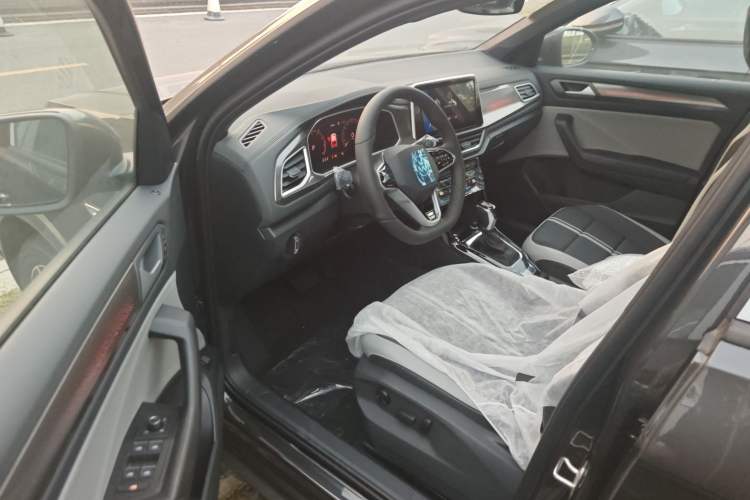 Used Volkswagen T-ROC 2025 Facelifted 300TSI DSG Two-Wheel-Drive Starlight Edition