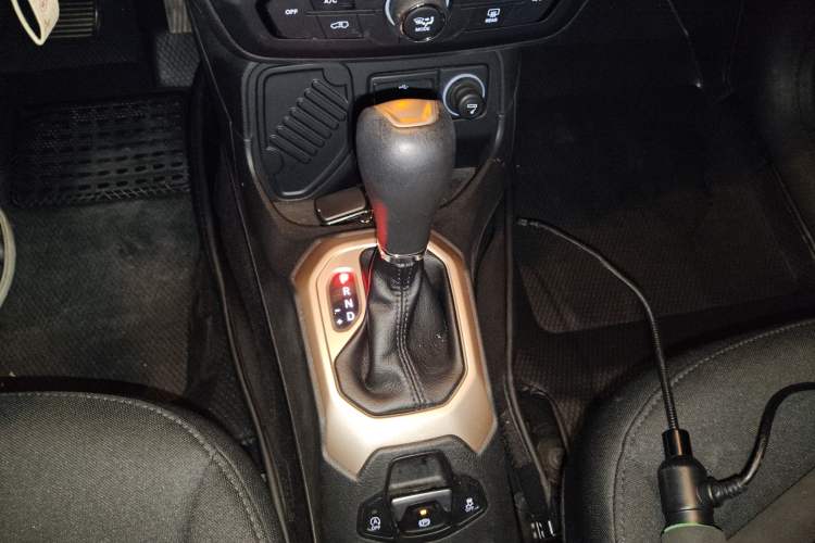 Used Jeep Renegade 2018 Connected Large Screen Version 180T Automatic High-Energy Edition Gear Lever