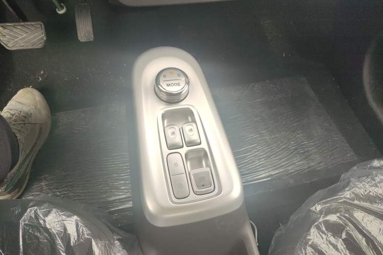 Used CHANGAN NEVO Lumin 2026 Model Treasure Edition 205km Passionate Beige Ningde Gear Lever