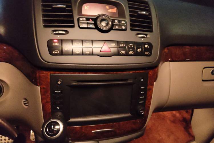 Used Mercedes-Benz Viano 2014 3.5L Premier Edition