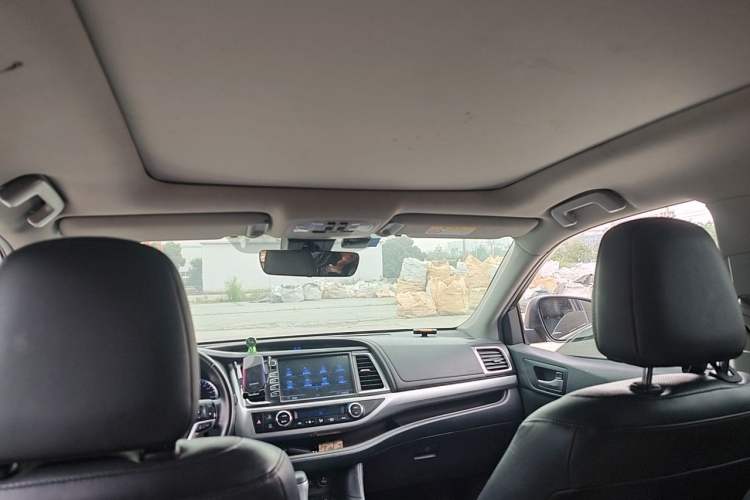 Used Toyota Highlander 2018 2.0T Four-Wheel Drive Luxury Version 7 Seats China VI Standard
