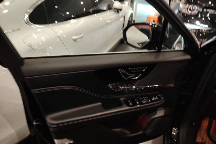 Used Lincoln Corsair 2024 2.0T Two-Wheel-Drive Luxury Edition