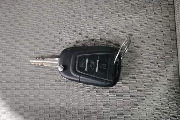 Used SAIC MAXUS Xintu V80 2017 2.5T AMT Aoyuntong China V Standard Long Wheelbase High Roof – 6 to 10 Seats
