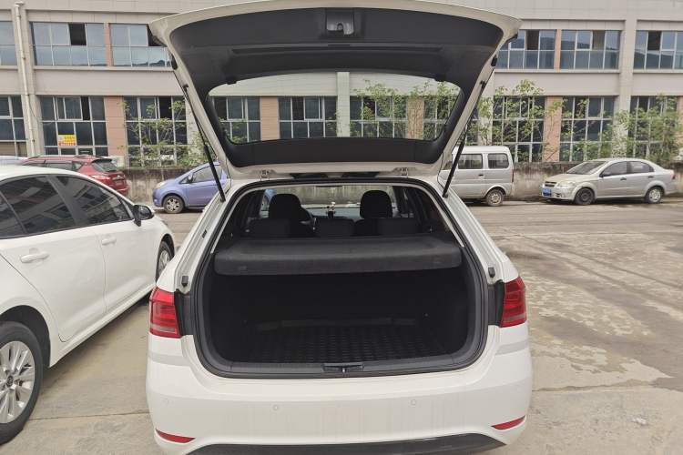 Used Volkswagen Gran Lavida 2017 1.6L Automatic Fashion Edition
