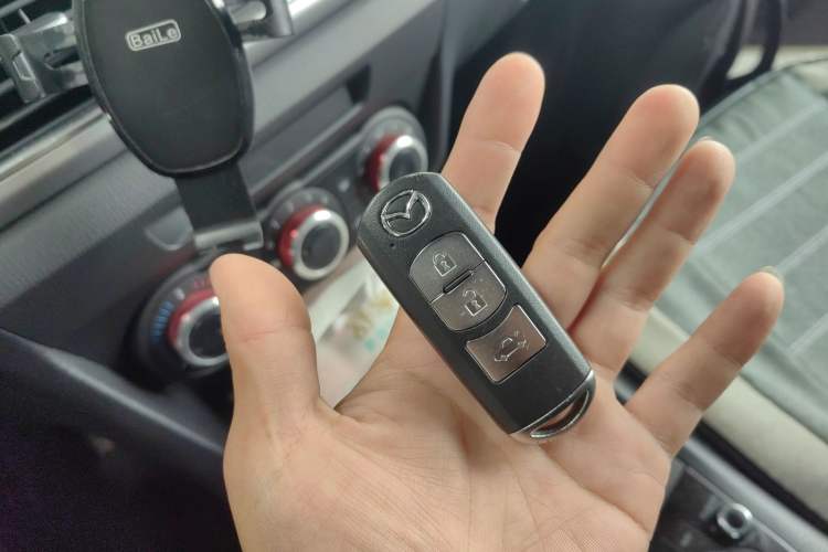 Used Mazda 3 Axela 2016 Sedan 1.5L Automatic Comfort Model