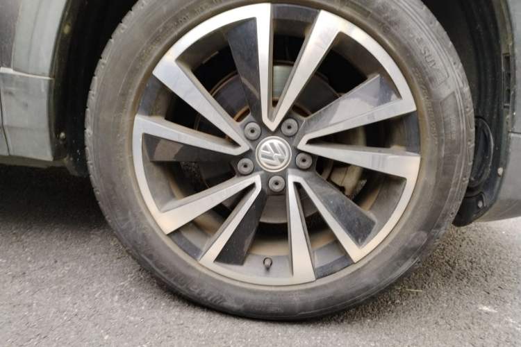 Used Volkswagen Tharu 2019 280TSI Two-Wheel Drive Luxury Edition China V Standard Right Front Wheel Hub