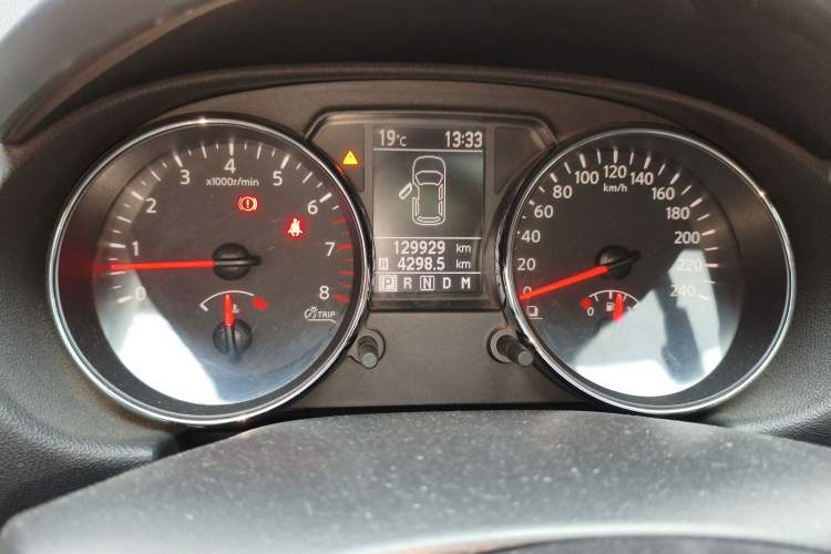 Used Nissan Qashqai 2011 2.0 XV Lea CVT 2WD Odometer Close Up