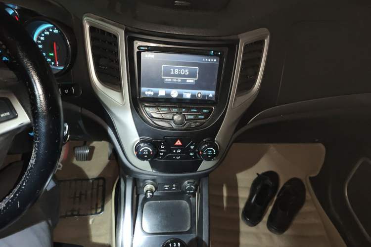 Used CHANGAN CS35 2014 1.6L Manual Luxury Navigation Model China IV Standard
