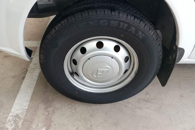 Used SAIC MAXUS Xintu V80 2021 2.0T Manual Classic City Delivery King Short Wheelbase Mid-Roof Design 3 Seats
