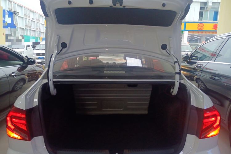 Used Volkswagen Jetta 2017 1.5L Manual Fashion Edition
