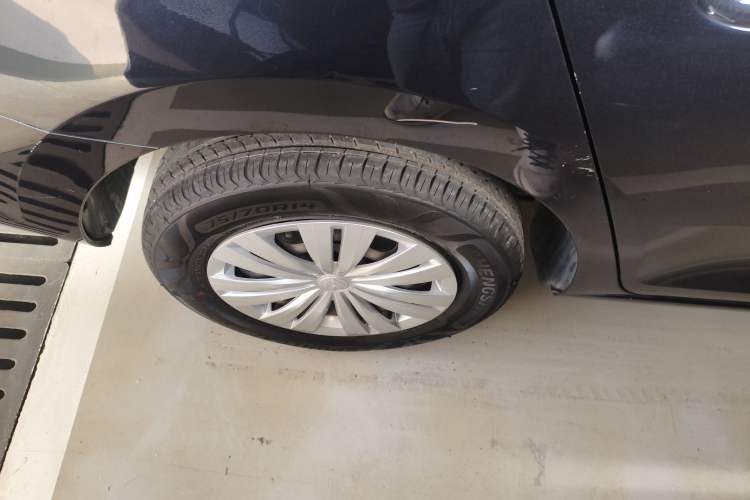 Used Volkswagen Santana 2016 1.6L Automatic Fashion Edition Exterior 3