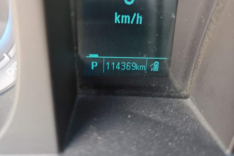 Used Buick GL8 2014 2.4L LT Luxury Business Executive Edition Odometer Close Up